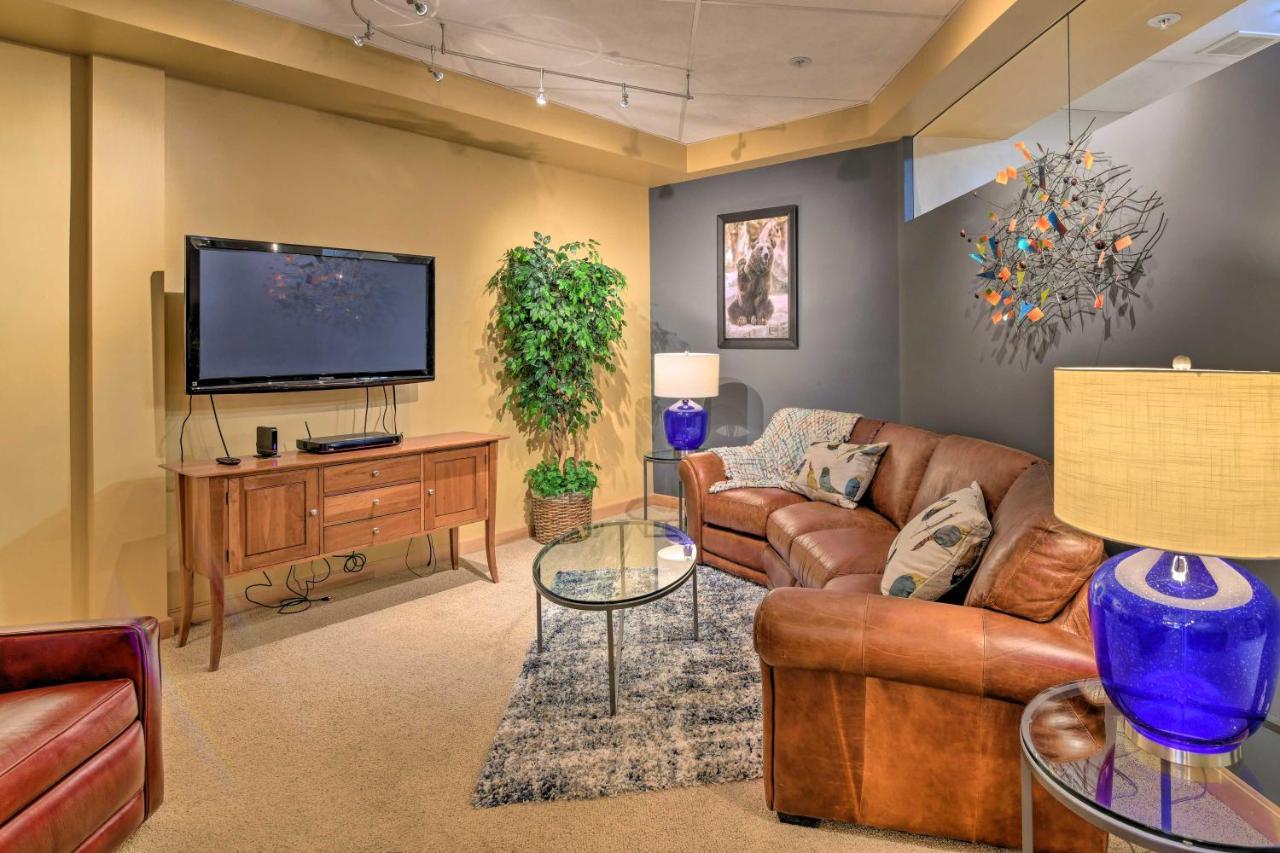 Idyllic Dtwn Anchorage Condo With Fireplace! Bagian luar foto