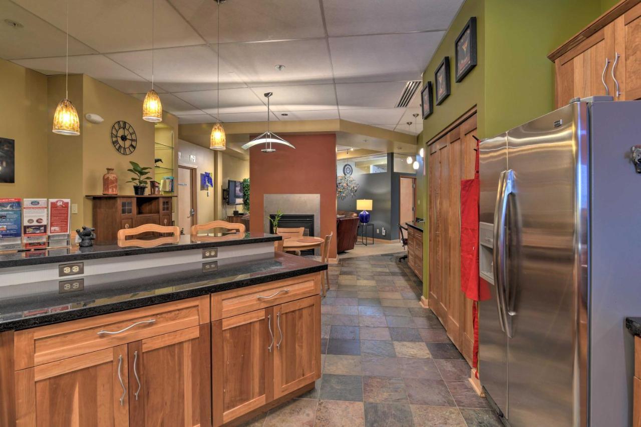 Idyllic Dtwn Anchorage Condo With Fireplace! Bagian luar foto